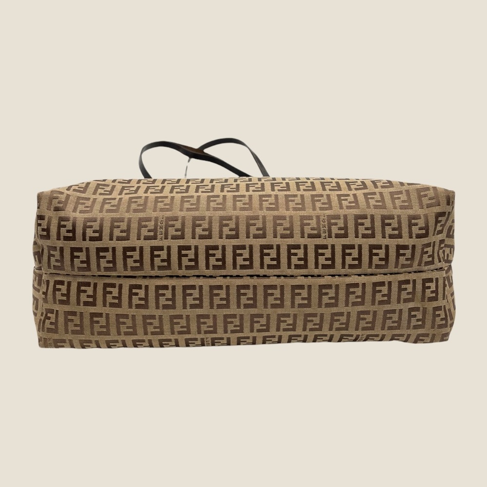 ✨SOLD✨Authentic Fendi Zucca Canvas Tote Bag - Picture 3 of 16